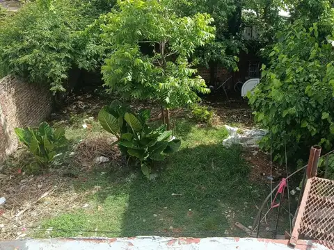 CASA / CON JARDIN ATRAS 