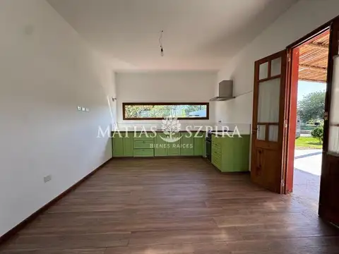 Casa en Alquiler con 2 cocheras