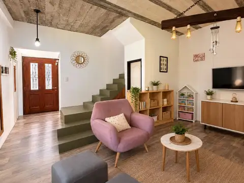 VENTA CASA 5 AMBIENTES CON PARQUE EN FCO. ALVAREZ
