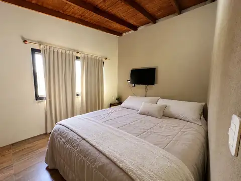 VENTA CASA 5 AMBIENTES CON PARQUE EN FCO. ALVAREZ
