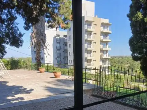 Alquiler - Casa quinta de 3 dormitorios con pileta y quincho en zona costanera