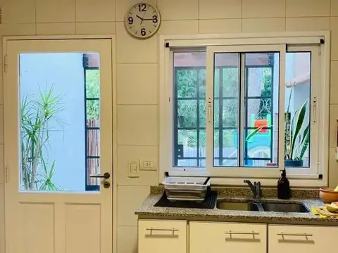 Casa 3 ambientes con 2 baños