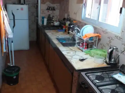 Oportunidad en bloque doble lote deposito y 2 deptos