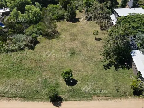 esquina Calle Carpintero y calle Hornero . 27400