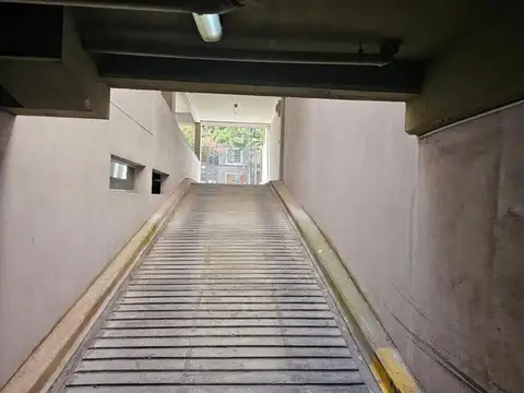 VENTA COCHERA CUBIERTA SAN ISIDRO