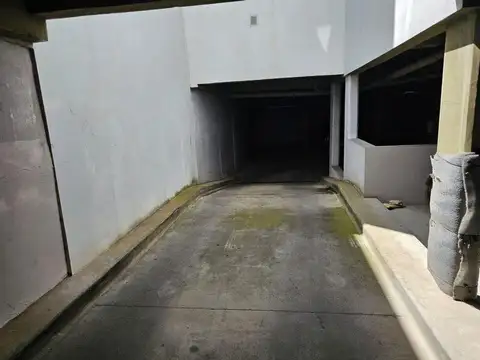 VENTA COCHERA CUBIERTA SAN ISIDRO