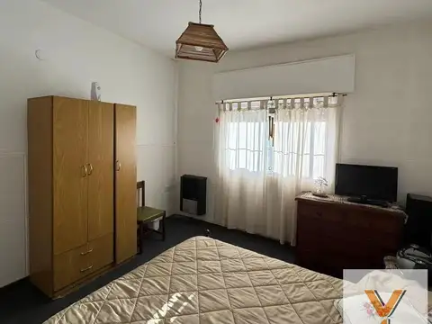 Casa en venta - 3 Dormitorios  1 Baño - 196mts2 - Chivilcoy