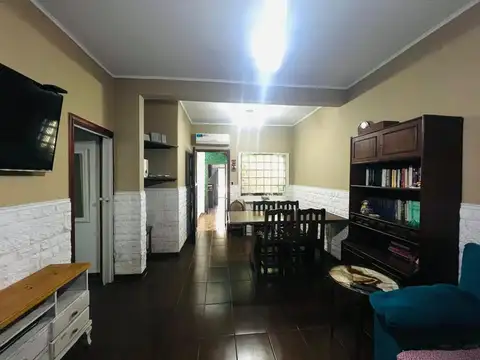 Casa 5 ambientes con 3 baños