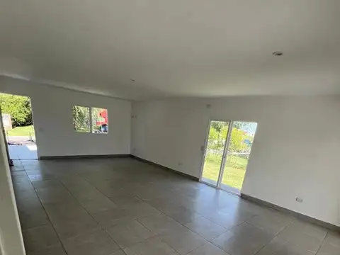 Casa 4 ambientes con 3 baños