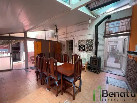 Casa multifamiliar en LOTE PROPIO. Lomas del Mirador