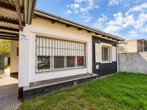 CASA VENTA GLEW 3 AMBIENTES SOBRE LOTE DE 300 M2