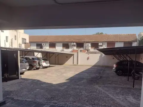 Alquiler de Cochera fija techada