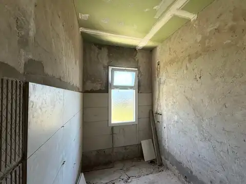 Venta/Apto Credito Casa Dos Dormitorios Cochera Quincho Jardin. FIncas de Ibarlucea