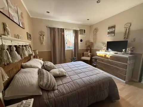 CASA LANUS  4  AMBIENTES- ESCUCHO OFERTAS -