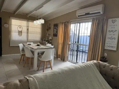 CASA  4  AMBIENTES PH