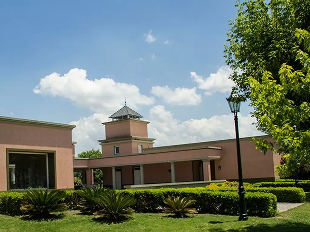 Áreas comunes piscina, club-house en Las Cañuelas Club de Campo