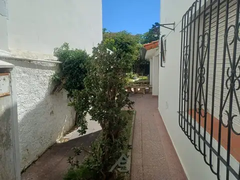 Venta de Casa Multifamiliar -Casa+Dpto+Consultorio