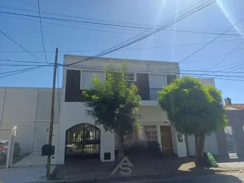 Venta de Casa Multifamiliar -Casa+Dpto+Consultorio