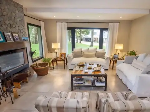 Casa 7 ambientes con 6 baños