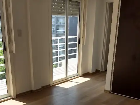 VENDE DEPARTAMENTO TIPO DUPLEX , TERRAZA EXCLUSIVA CON PARRILLA, COCHERA, ZONA SAN MARTIN CENTRO