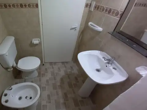 Casa en muy buen estado, funcional. Con cohera