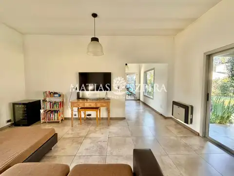 Casa en Alquiler con 2 cocheras
