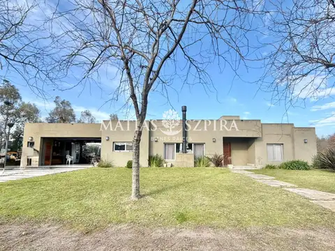 Casa en Alquiler con 2 cocheras
