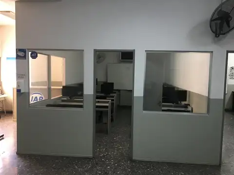 AMPLIA OFICINA EN PLENO CENTRO DE MORON.