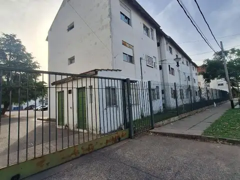 Venta depto. 4 amb c/ cochera. Quilmes Oeste.