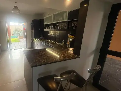Casa 4 ambientes con 3 baños