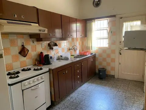 *LOTE DE 17,32 X 25 CON CASA A MODERNIZAR