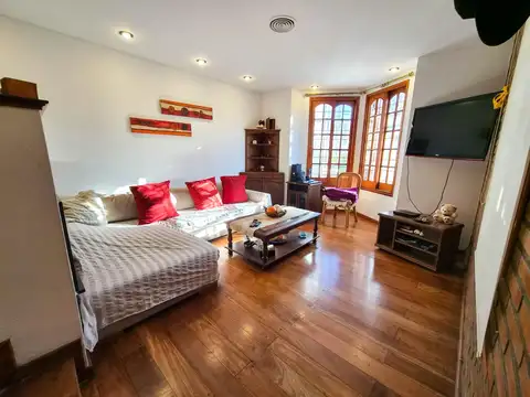 VENTA casa de 2 plantas con 3/4 dormitorios, Quincho y piscina barrio España y Hospitales, Rosario