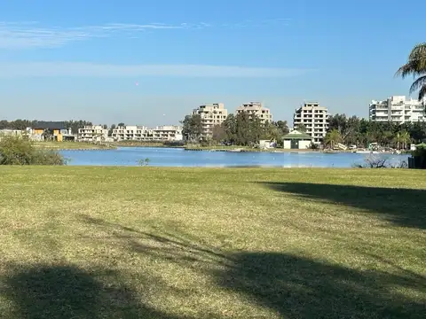 Lote al agua, en barrio La isla Nordelta