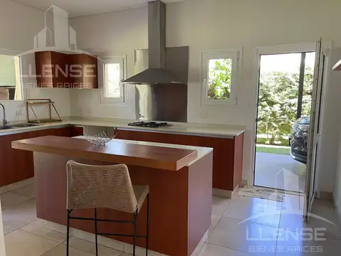 Casa en Alquiler de 3 dormitorios