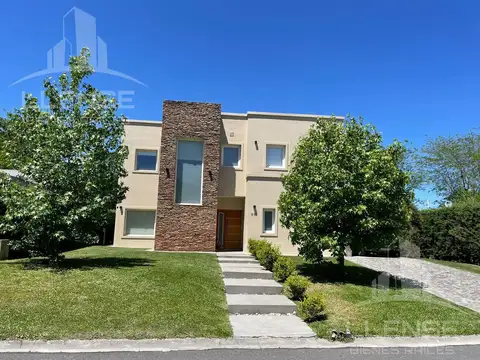 Casa 4 ambientes en 2 plantas con pileta, semiamoblada en alquiler  - Fincas de Hudson