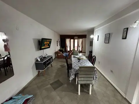 Depto Tipo Casa 4 ambientes con 2 baños