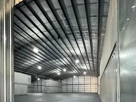Alquiler de Nave Industrial 3.300 m² en Hurlingham