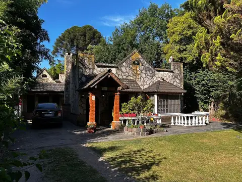 CASA QUINTA 4 AMBIENTES, QUINCHO Y PILETA