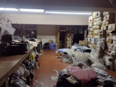 Gran deposito con oficina