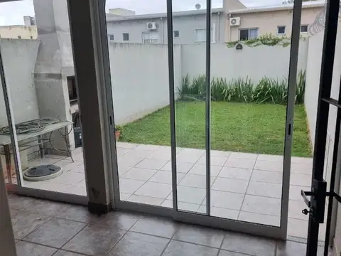 Muy lindo duplex Va 3 dorm gge exc. zona en Grand Bourg