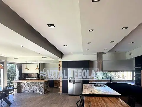 Casa 6 ambientes con 7 baños