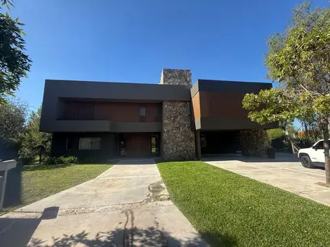 CASA VENTA TERRAVISTA 7 AMB 5 SUITES FONDO LAGUNA SPA REFACCIONADA