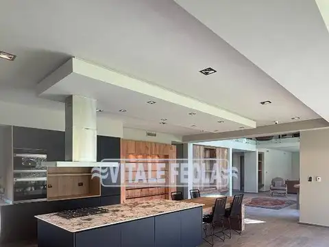 Casa 6 ambientes con 7 baños