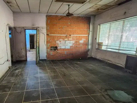 LOCAL COMERCIAL EN ESQUINA SAN JUSTO A REFACCIONAR