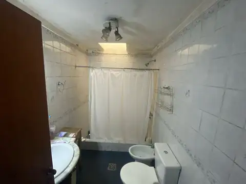 CASA 5 AMBIENTES CON LOCAL EN VENTA LANUS OESTE