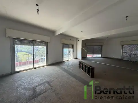 Oficina 6 ambientes con 5 baños