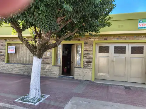 venta de casa en zona centrica de Carmen de Areco