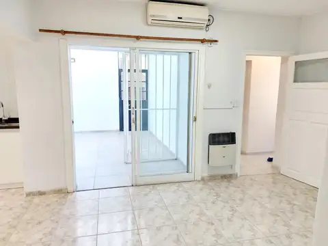 Casa en Alquiler con 2 cocheras