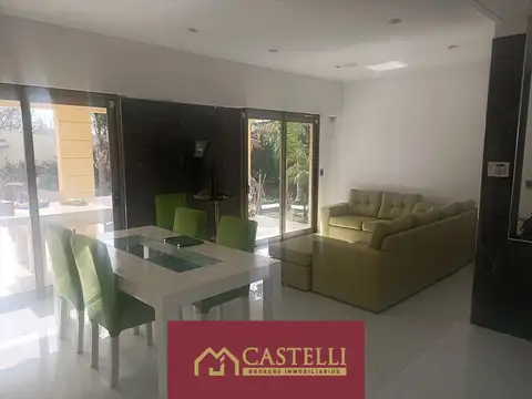 Casa en Venta con 2 cocheras