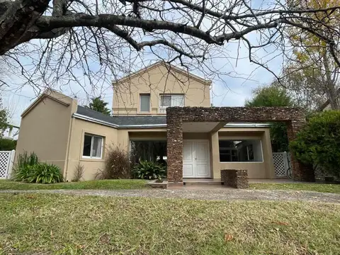 CASA EN VENTA APTO CREDITO EN  MASCHWITZ PRIVADO